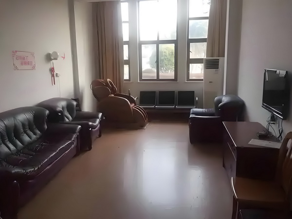 黄奕女儿不读书想去韩国当练习生，颜值是硬伤